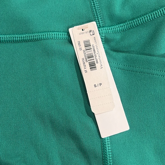 NWT VS Featherweight Max Sports Bra + Essentials Bike Short Set - Size S - Picture 5 of 6